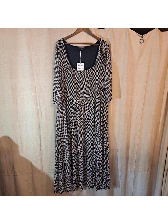Dresses & Skirts - Davi & Dani Item is Black and tan.  Checkered Pattern Midi Dress
